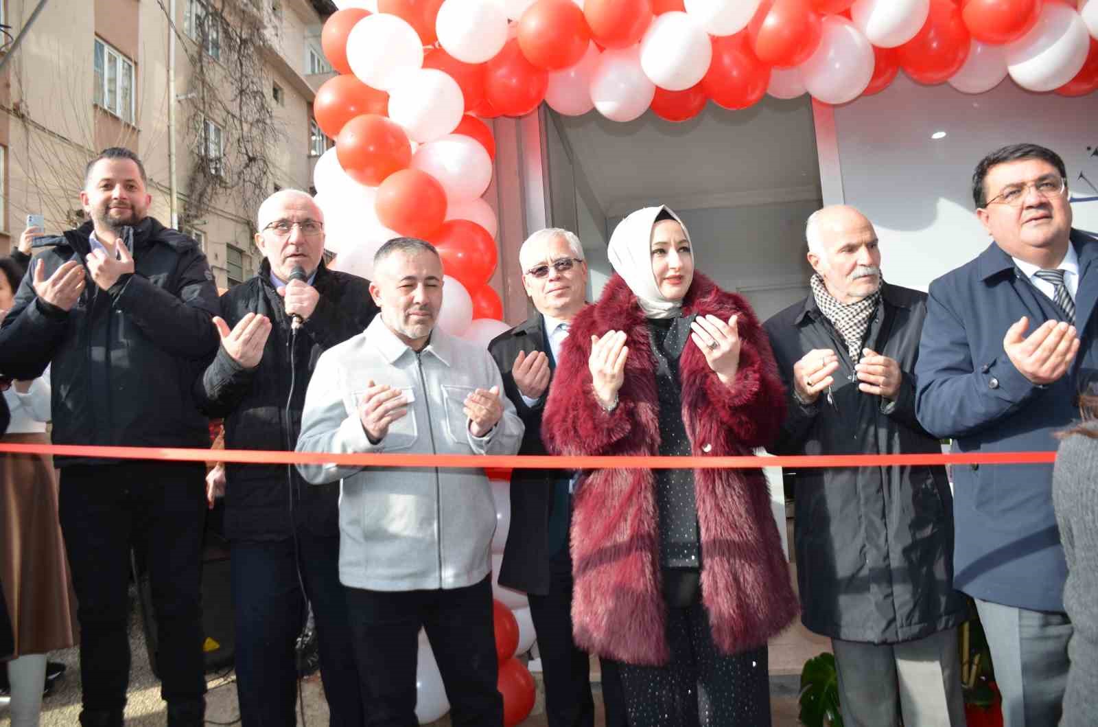 Bilecik’te İyiliğe Dokun Yardımlaşma ve Dayanışma Derneği dualarla açıldı