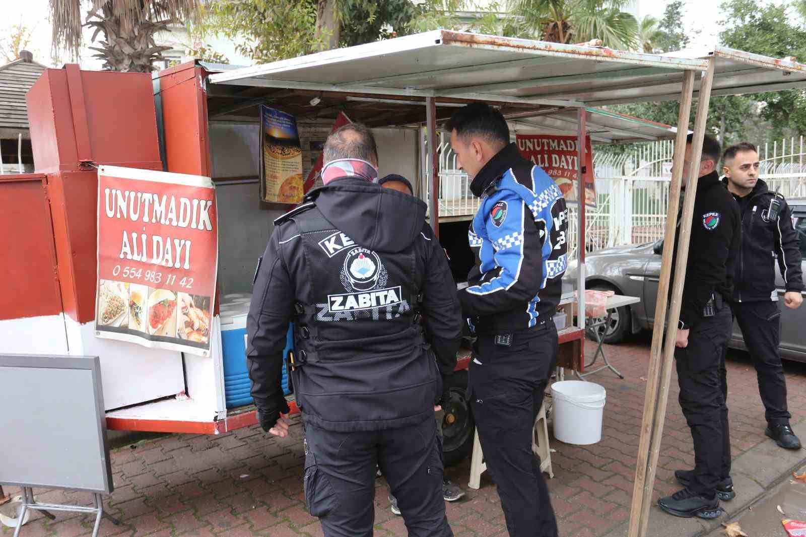 Kepez Zabıtası’ndan işgaller ve gıda ihlalleri denetimi