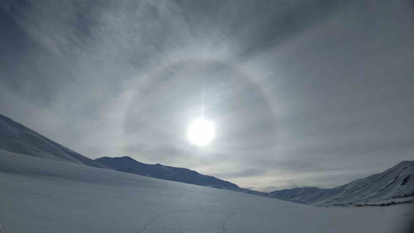 Van’da güneşin etrafını saran hale görsel şölen oluşturdu