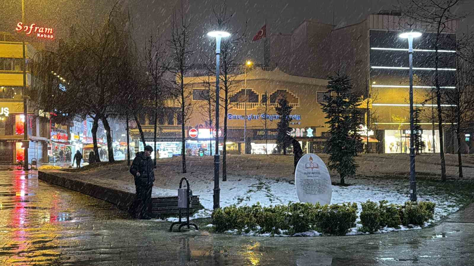 Düzce’de kar yağışı etkili oluyor