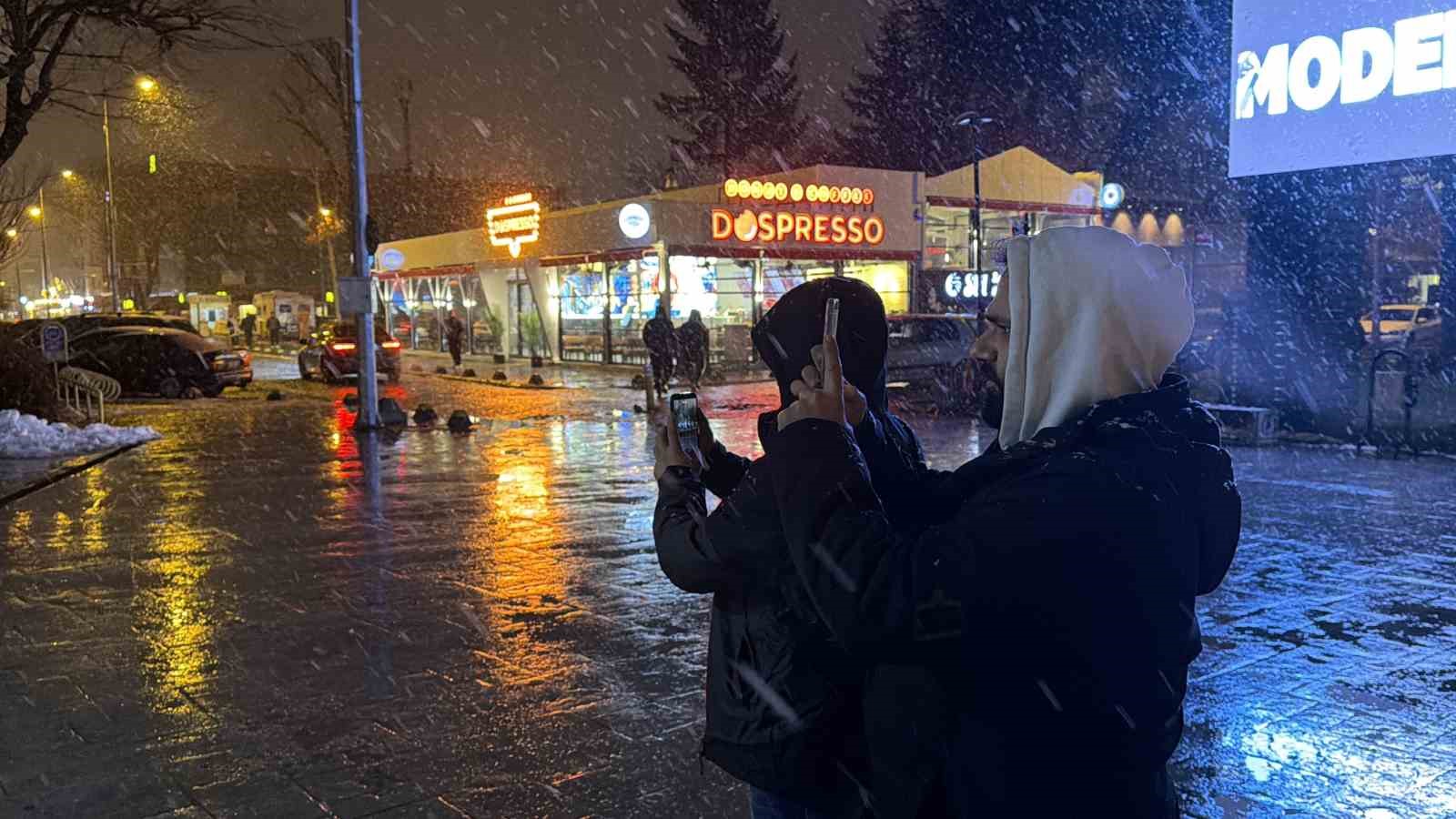 Düzce’de kar yağışı etkili oluyor