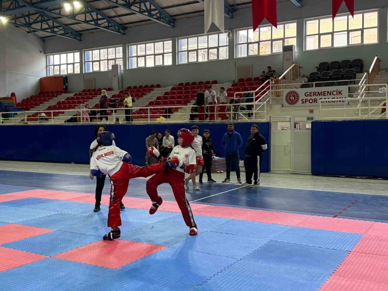 Okul sporları Kick-Boks müsabakaları Germencik’te gerçekleştirildi