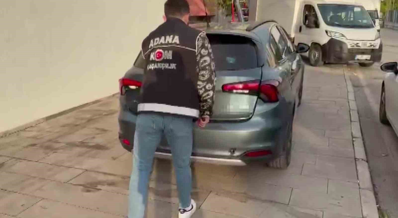 Otomobilden 10 bin paket kaçak sigara çıktı: 2 kişi tutuklandı