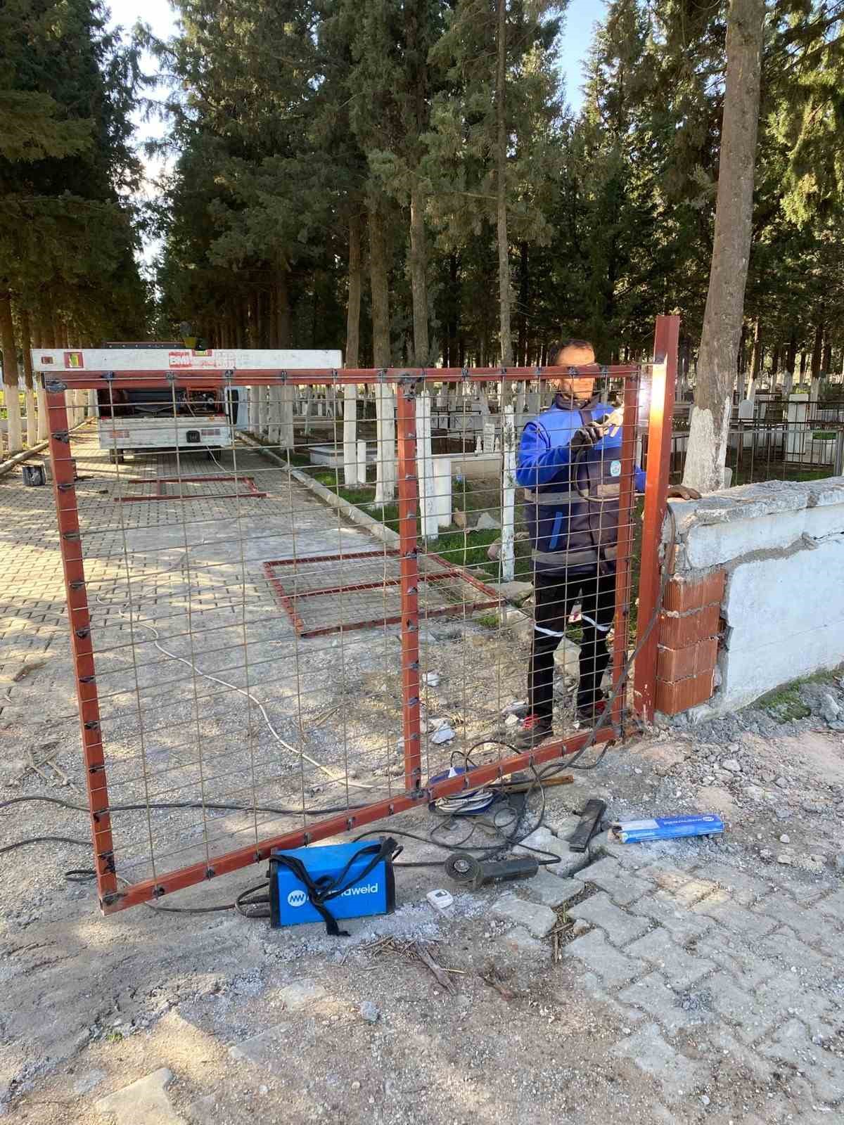 Manisa’da mezarlıklara kapsamlı bakım