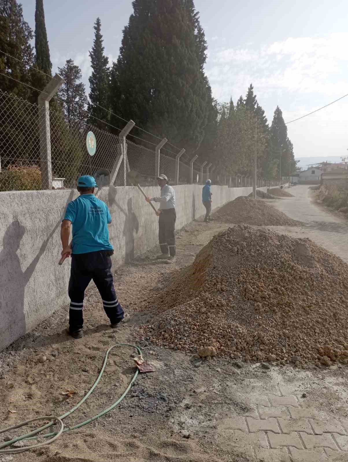 Manisa’da mezarlıklara kapsamlı bakım