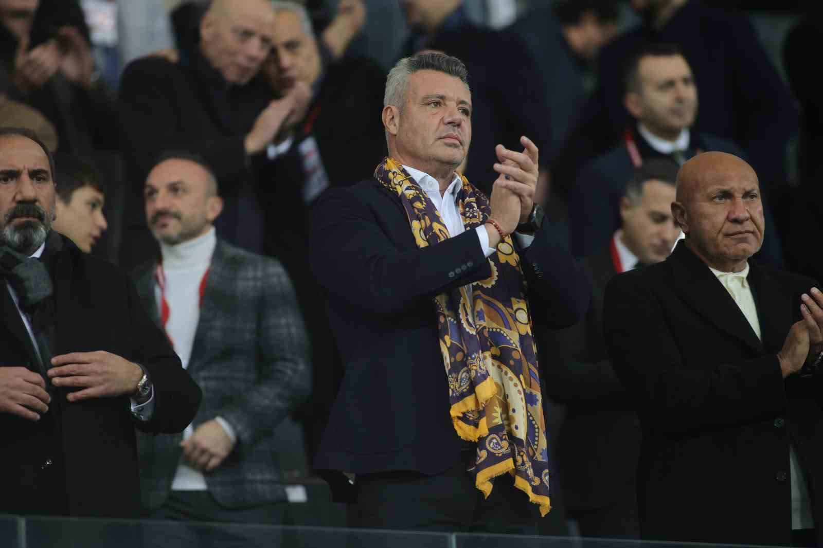 Turkcell Süper Kupa: Fenerbahçe: 1 - Samsunspor: 0 (Maç devam ediyor)