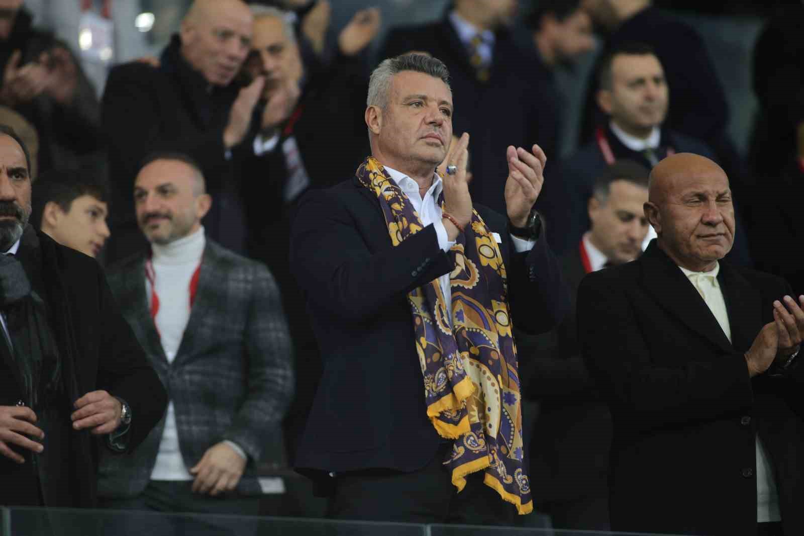 Turkcell Süper Kupa: Fenerbahçe: 1 - Samsunspor: 0 (Maç devam ediyor)