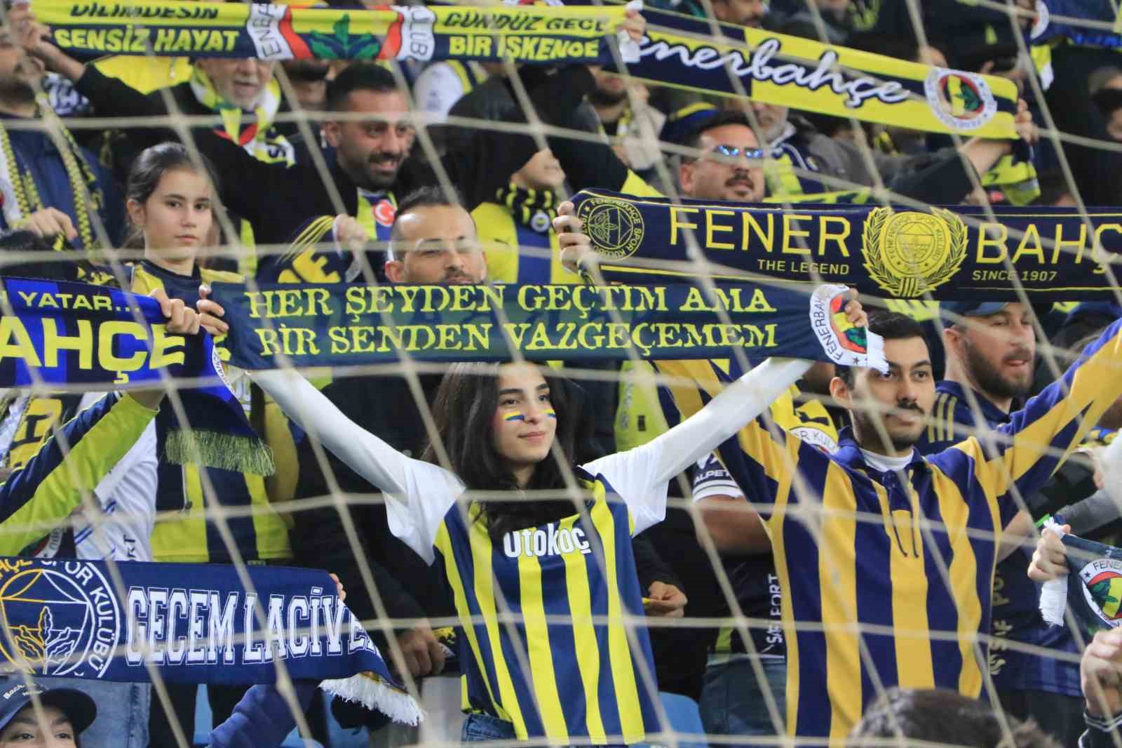 Turkcell Süper Kupa: Fenerbahçe: 1 - Samsunspor: 0 (Maç devam ediyor)