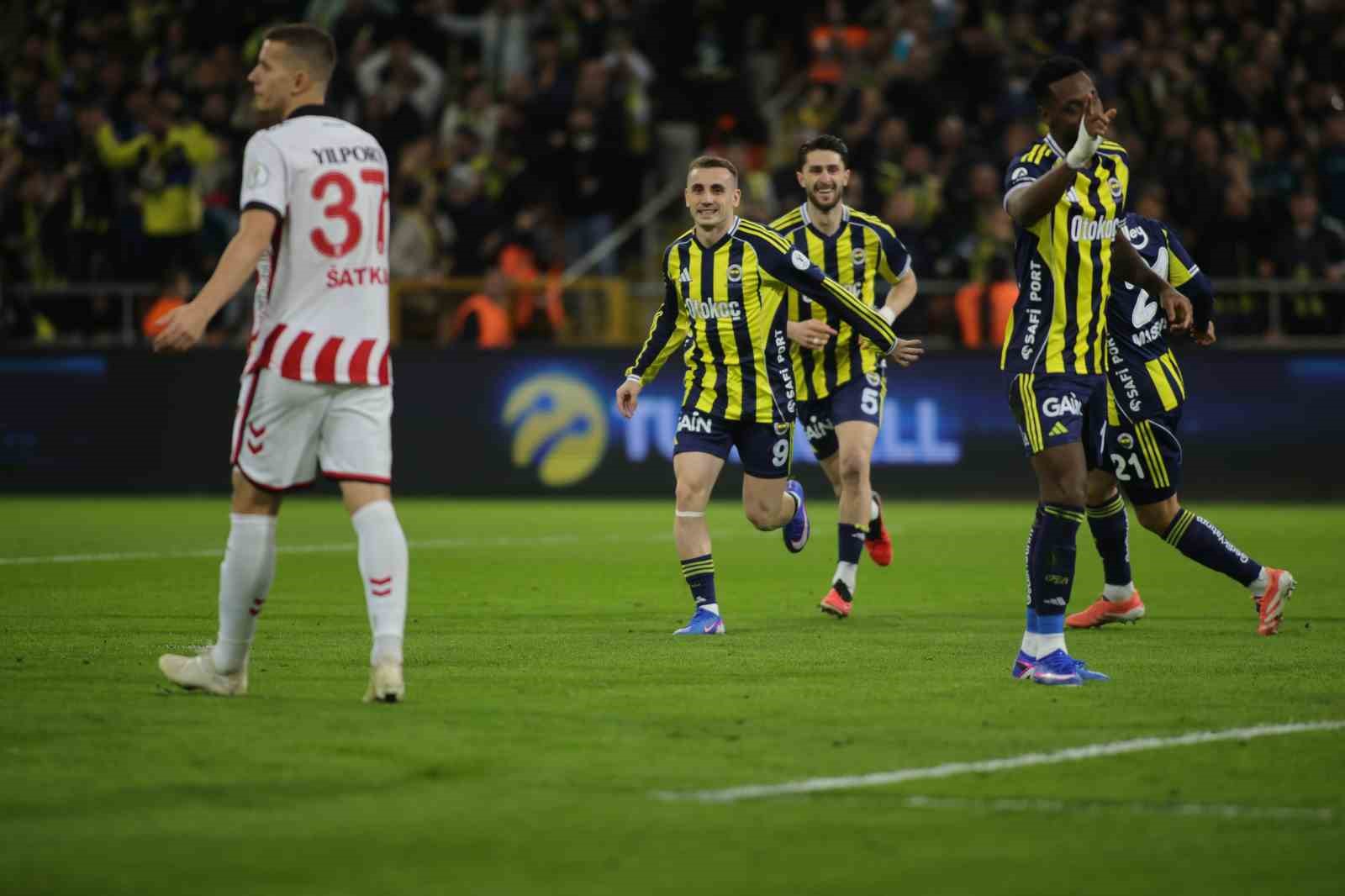 Turkcell Süper Kupa: Fenerbahçe: 1 - Samsunspor: 0 (Maç devam ediyor)