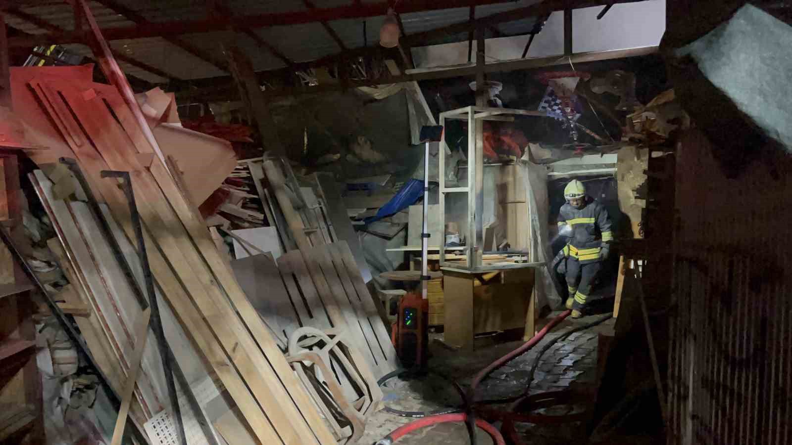 Ahşap dolu depoda çıkan yangın kontrol altına alındı