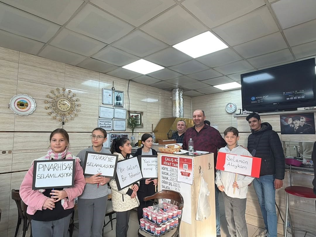 Pınarhisarlı öğrenciler ilçe genelinde selamlaşma kültürünü yaydı