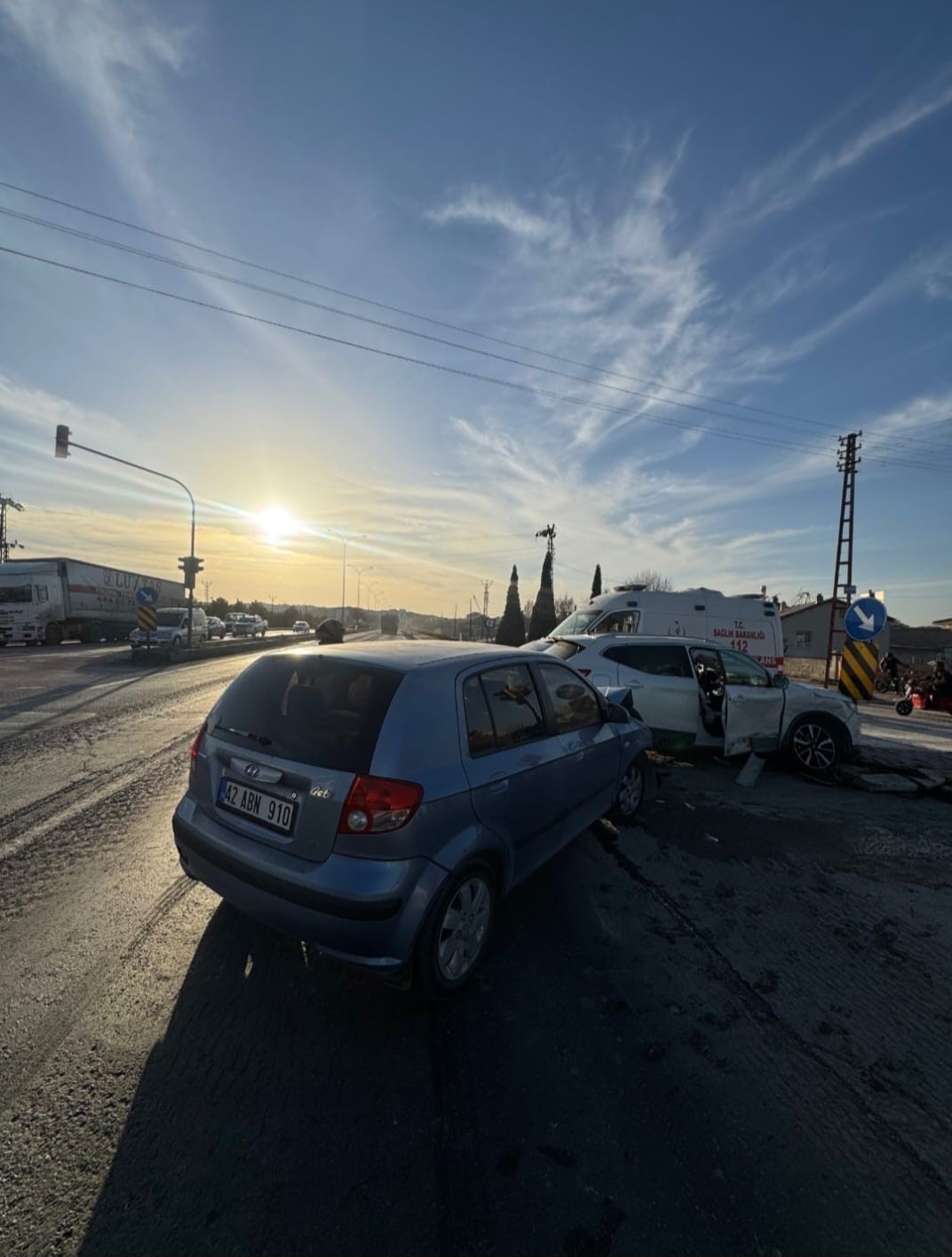 Karapınar’da iki araç çarpıştı: 3 yaralı