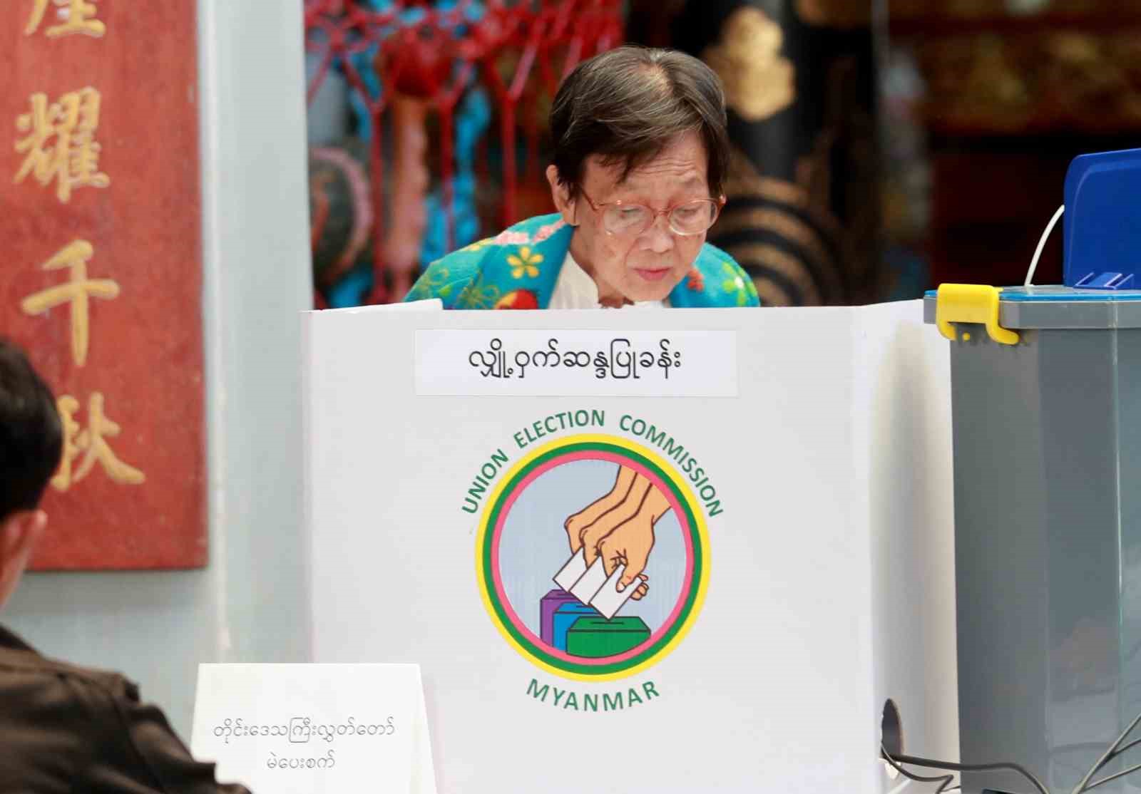 Myanmar’da halk parlamento seçiminin ikinci turu için sandık başında