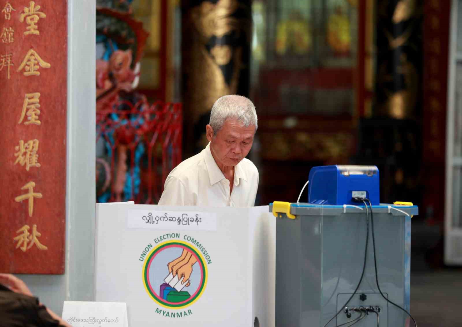 Myanmar’da halk parlamento seçiminin ikinci turu için sandık başında