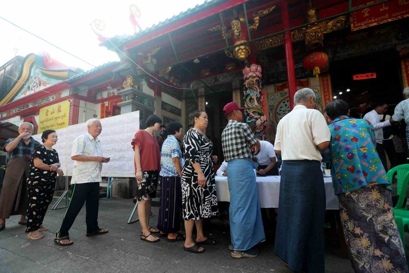 Myanmar’da halk parlamento seçiminin ikinci turu için sandık başında