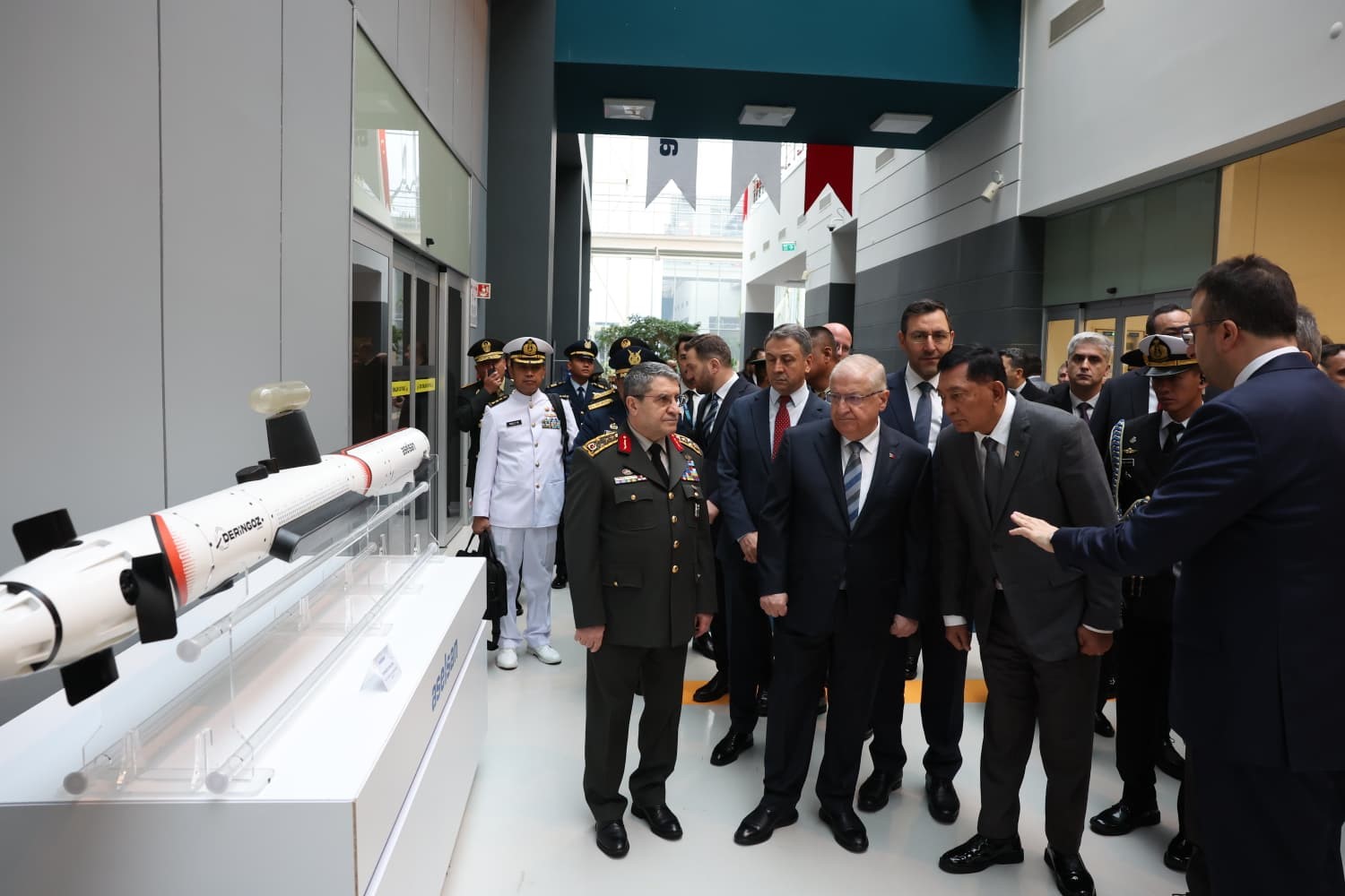 Milli Savunma Bakanı Güler ve Endonezyalı mevkidaşı Sjamsoeddin ile ASELSAN’a ziyaret