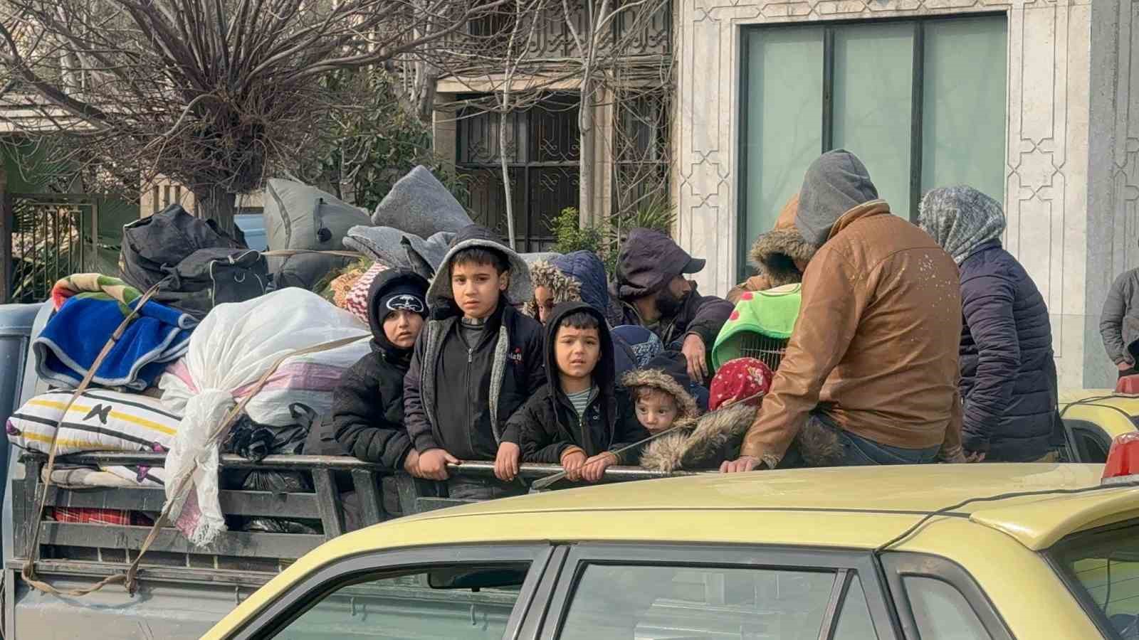 Halep’te siviller bombaların altında tahliye ediliyor