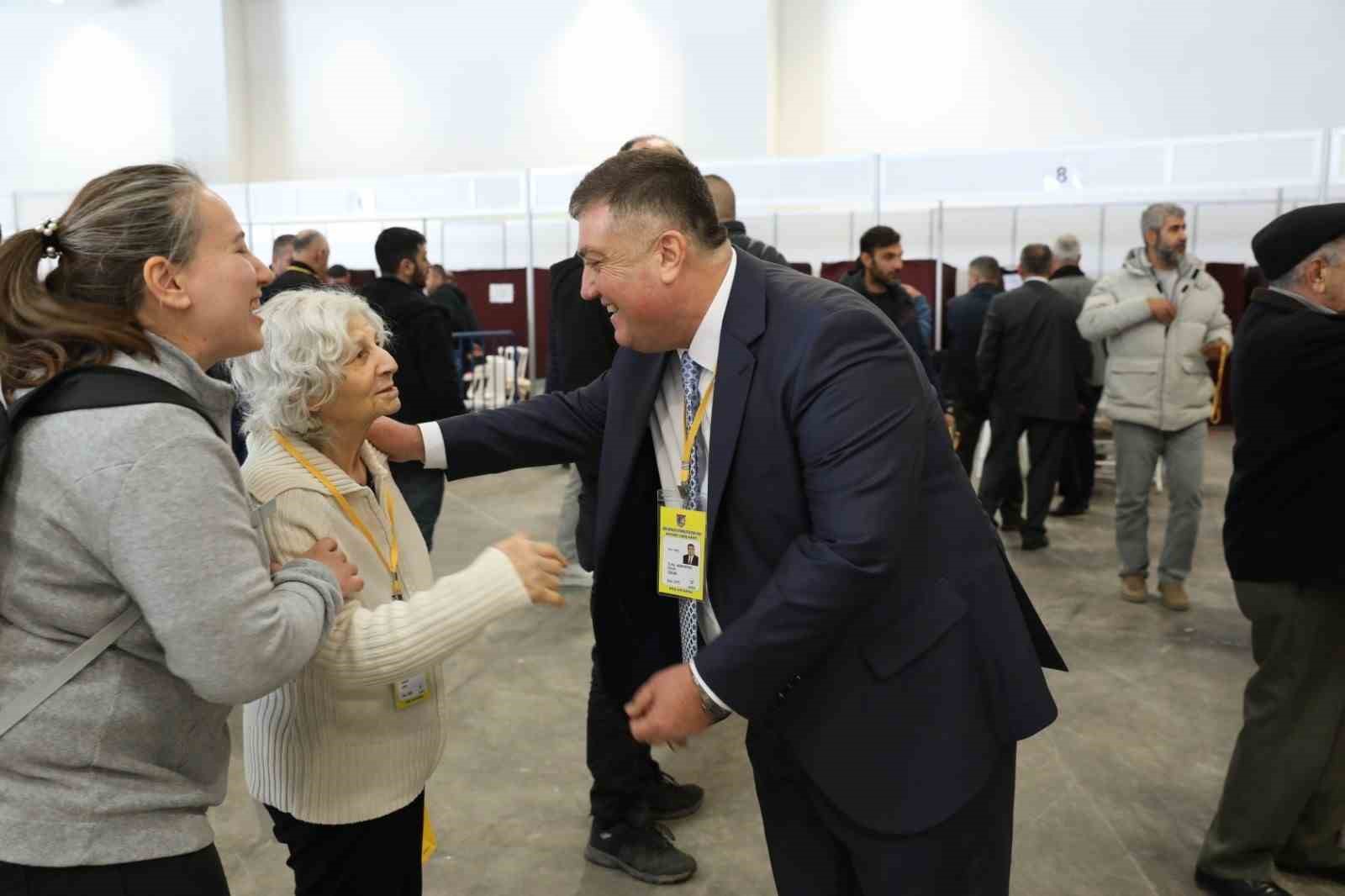 İzmir Şoförler ve Otomobilciler Esnaf Odası’nda Erkan Özkan güven tazeledi