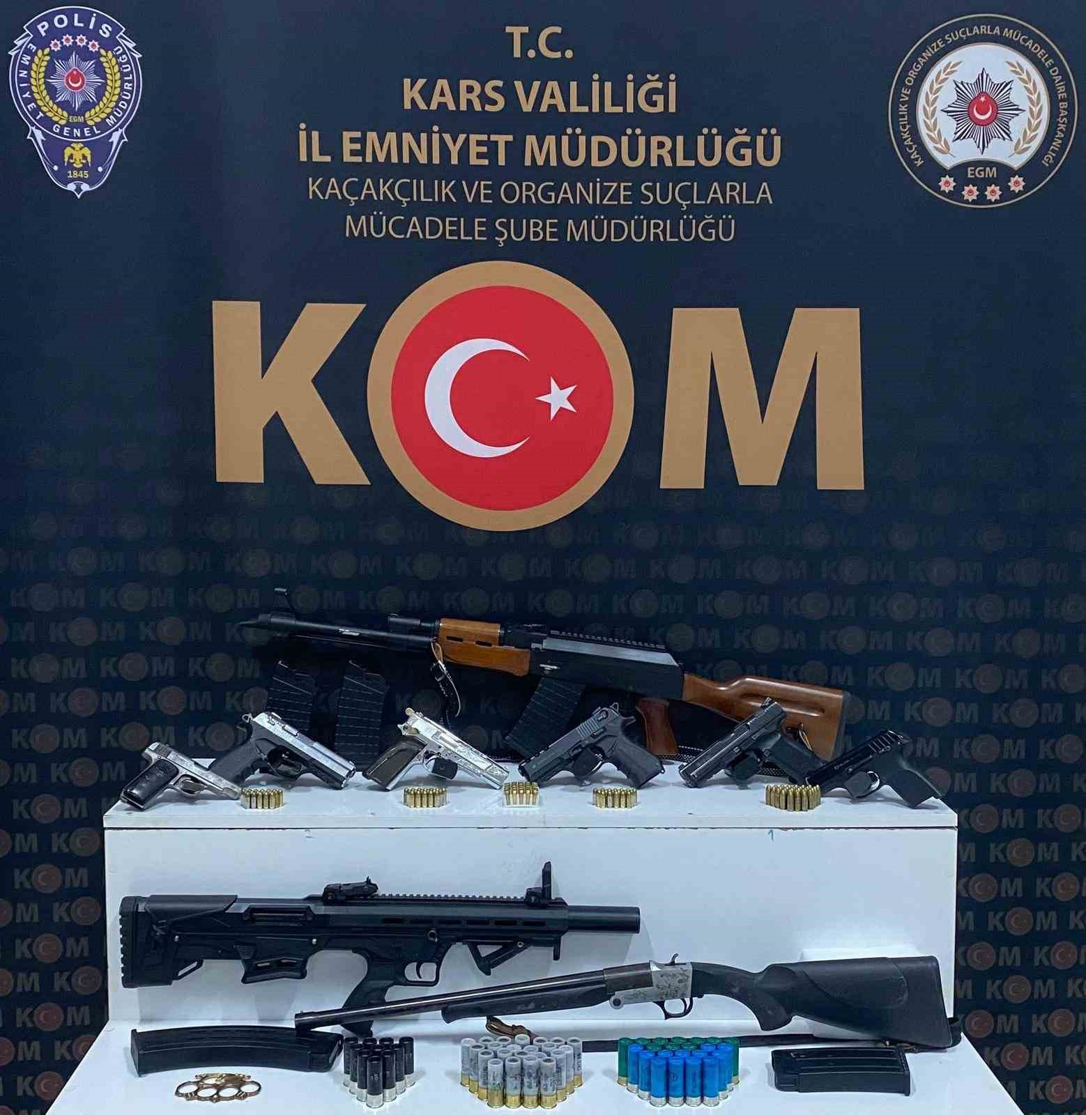 Kars’ta sosyal medyadan silah ticaretine 8 gözaltı
