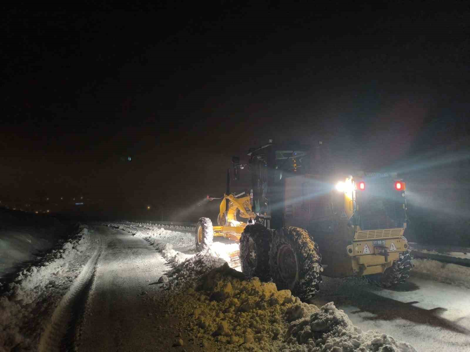 Konya Büyükşehir 31 ilçede 790 araçla kar mesaisinde