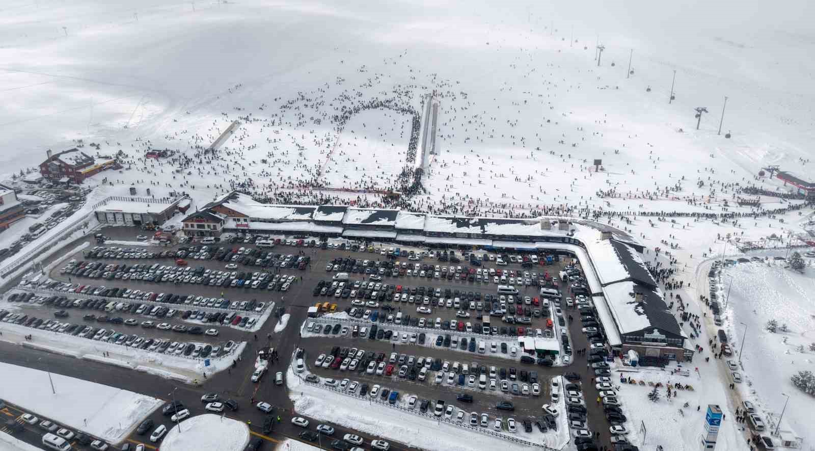 Erciyes sömestirin ilk hafta sonunda 250 bin kişiyi ağırladı