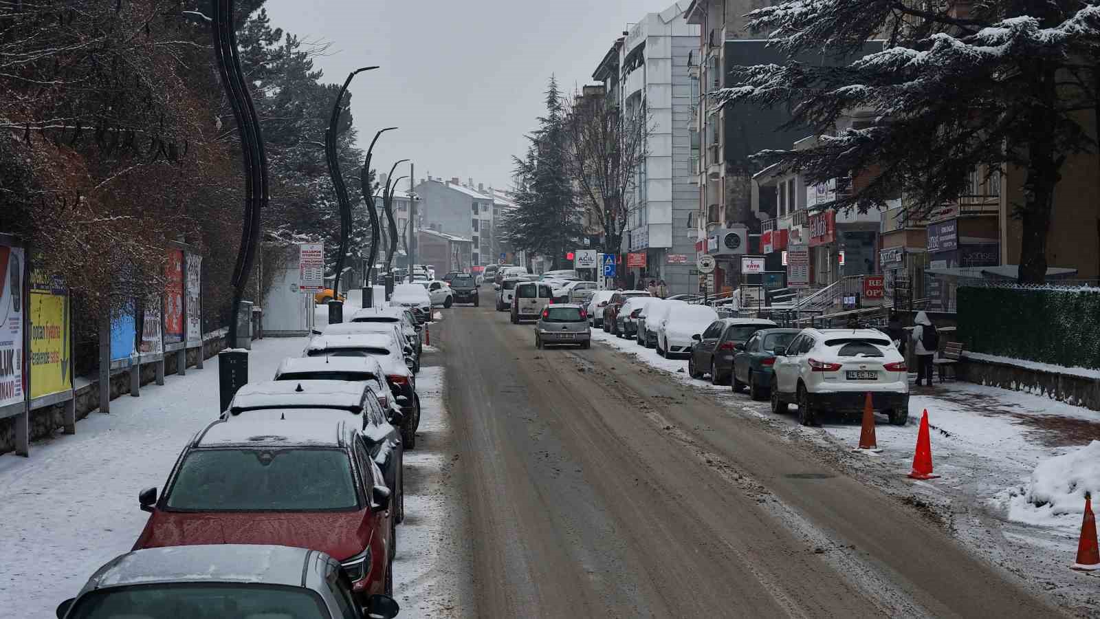 Bolu’da kar yağışı sürüyor: Kış güzelliği havadan görüntülendi