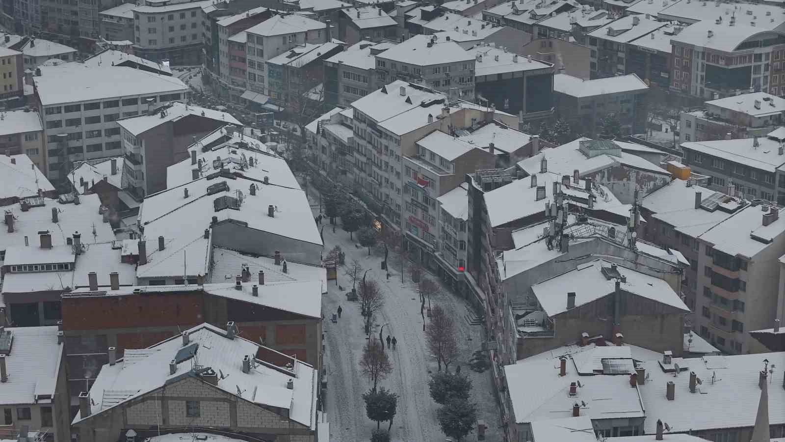 Bolu’da kar yağışı sürüyor: Kış güzelliği havadan görüntülendi