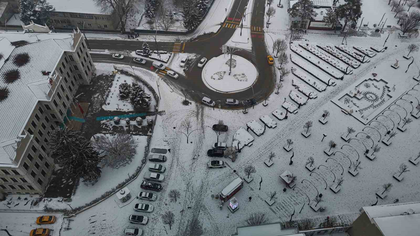 Bolu’da kar yağışı sürüyor: Kış güzelliği havadan görüntülendi