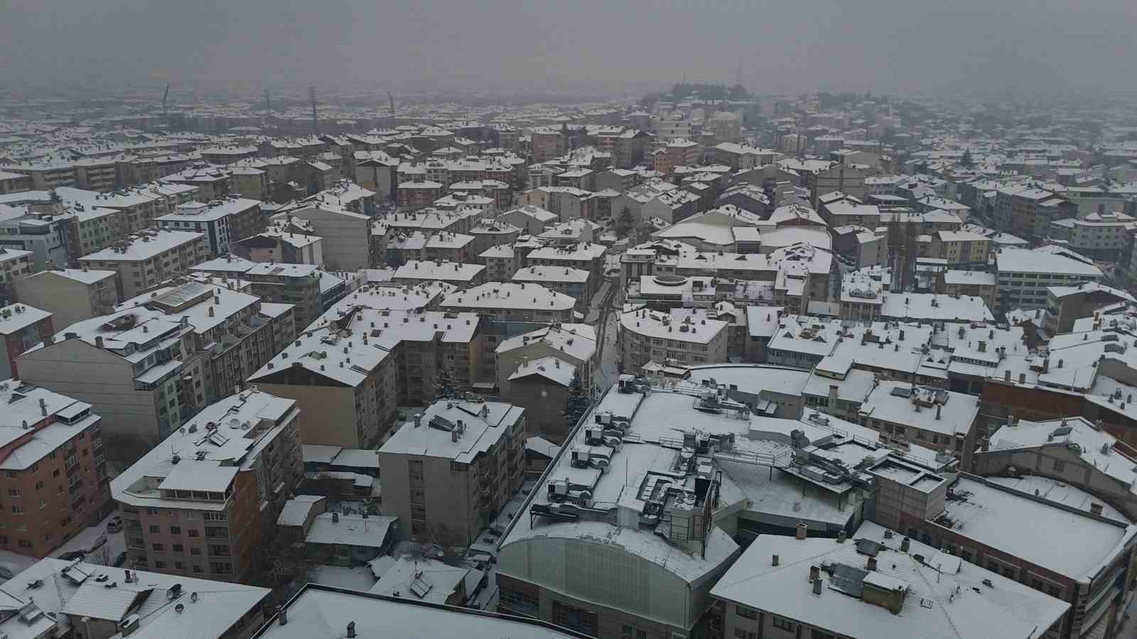 Bolu’da kar yağışı sürüyor: Kış güzelliği havadan görüntülendi