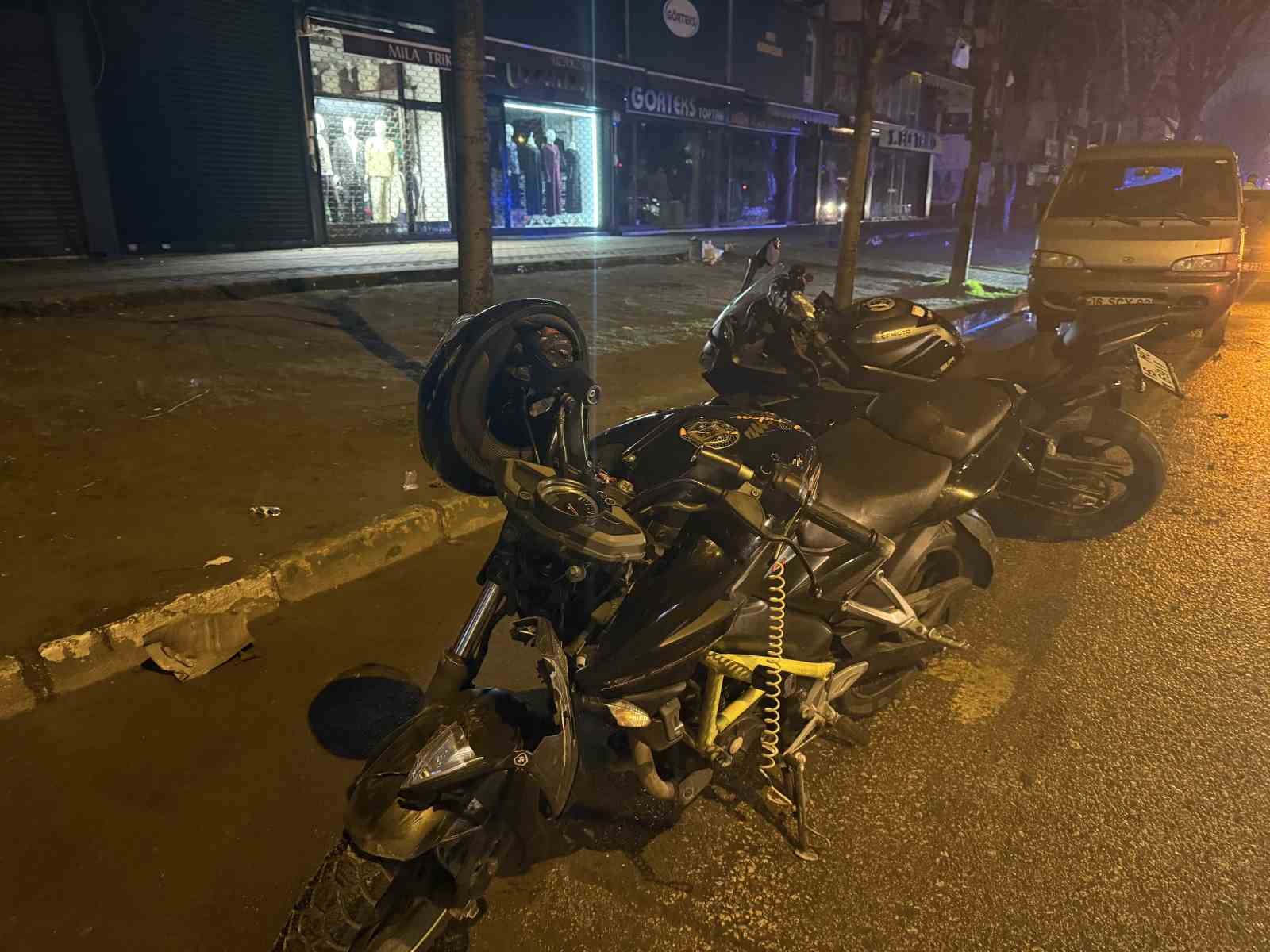 Bursa’da otomobil ile motosiklet çarpıştı: 2 yaralı