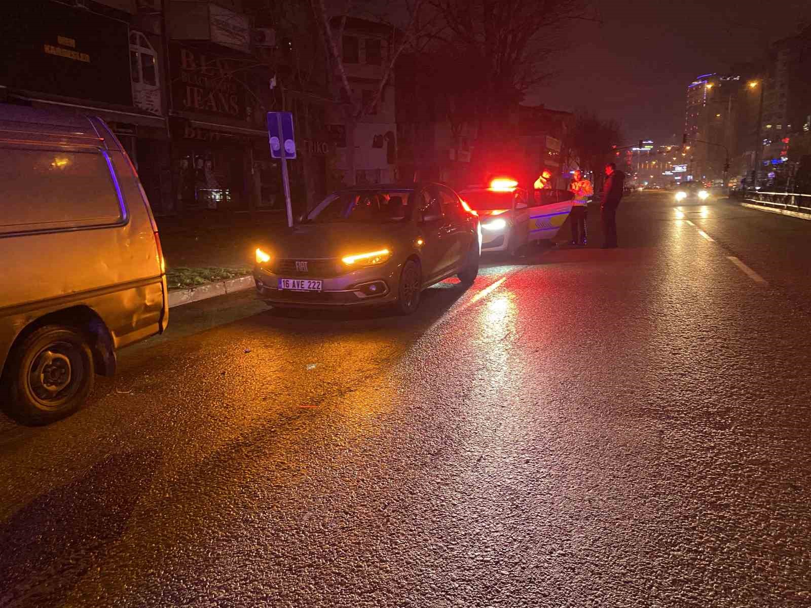 Bursa’da otomobil ile motosiklet çarpıştı: 2 yaralı