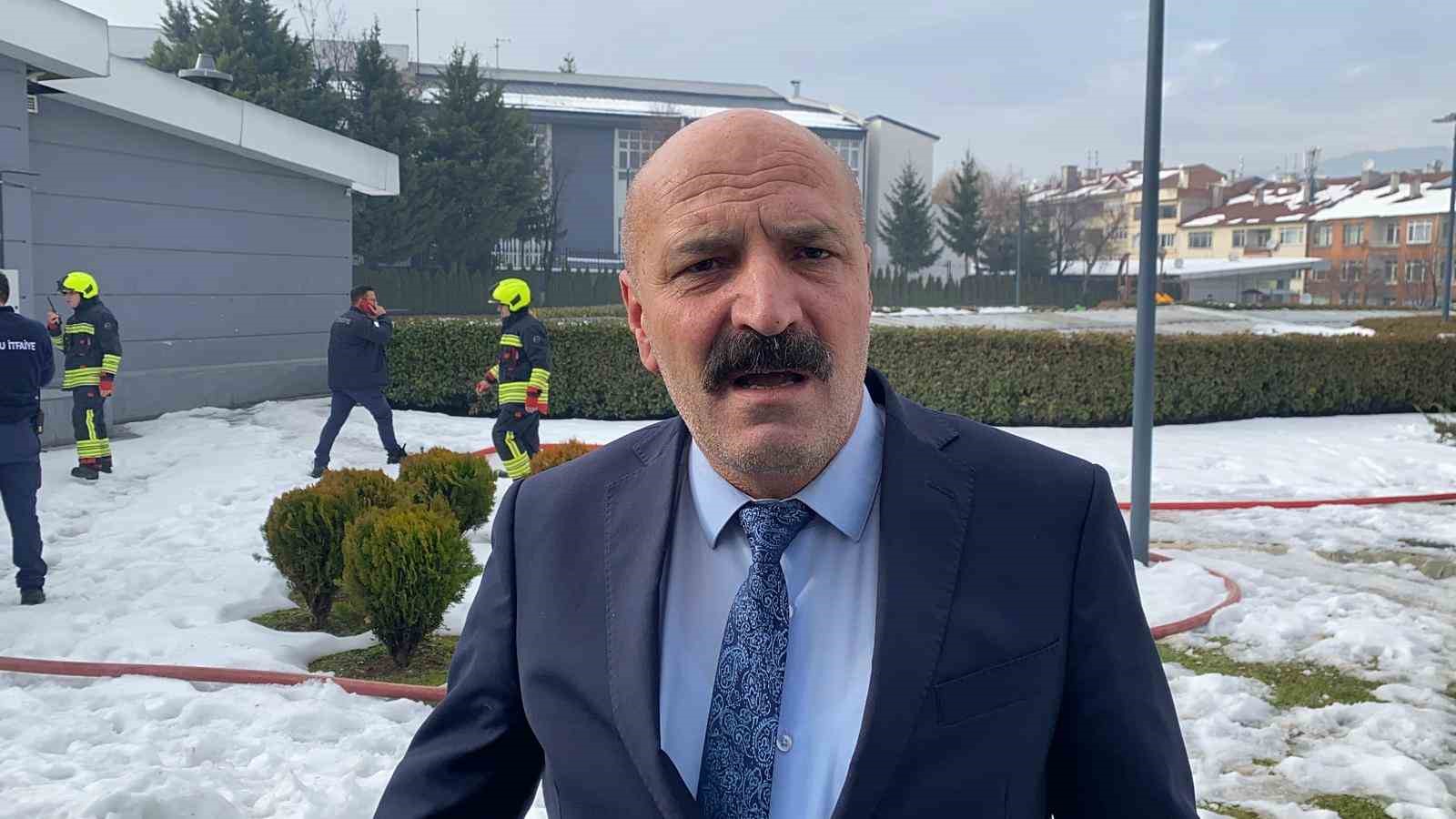 Bolu’da elektrik kaynaklı çıkan baca yangını, etrafı dumana boğdu