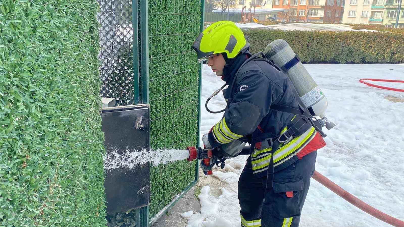 Bolu’da elektrik kaynaklı çıkan baca yangını, etrafı dumana boğdu