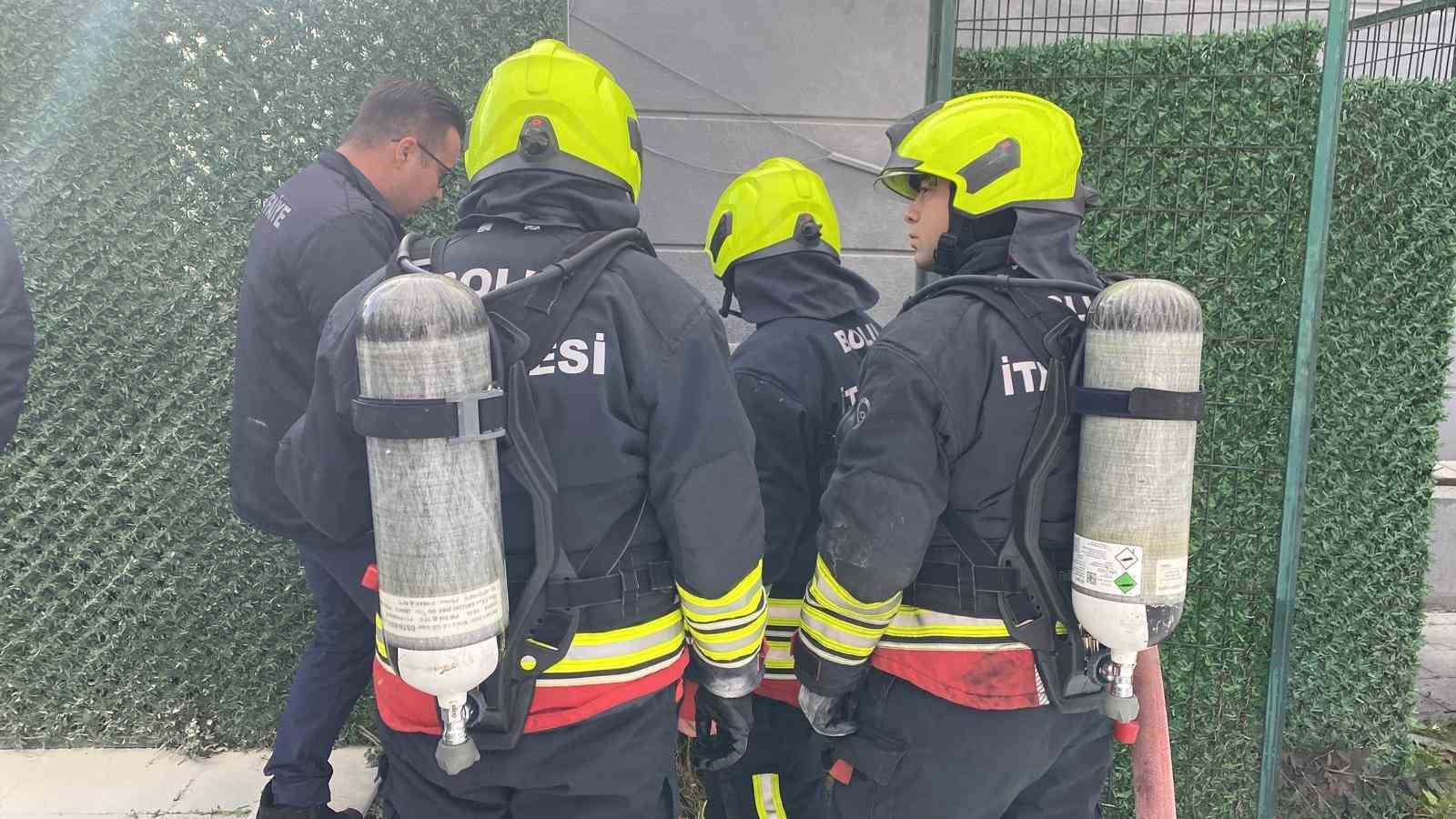 Bolu’da elektrik kaynaklı çıkan baca yangını, etrafı dumana boğdu