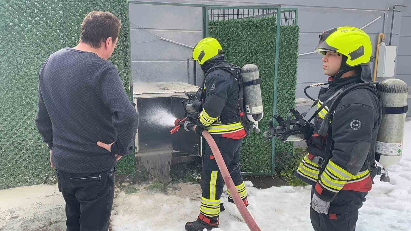 Bolu’da elektrik kaynaklı çıkan baca yangını, etrafı dumana boğdu