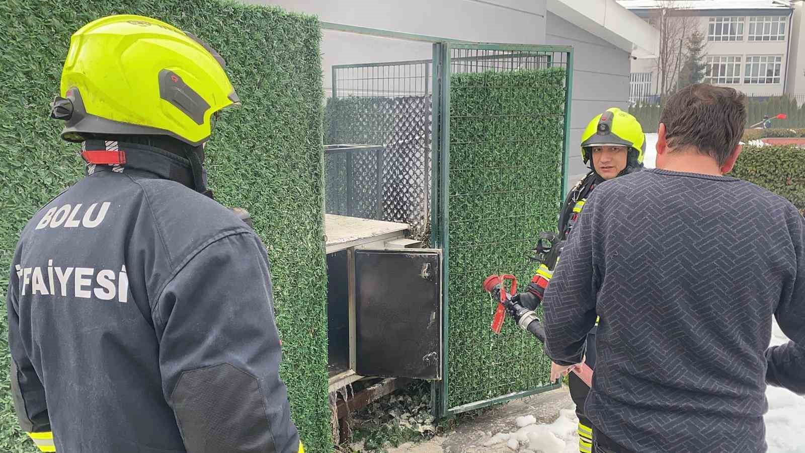 Bolu’da elektrik kaynaklı çıkan baca yangını, etrafı dumana boğdu