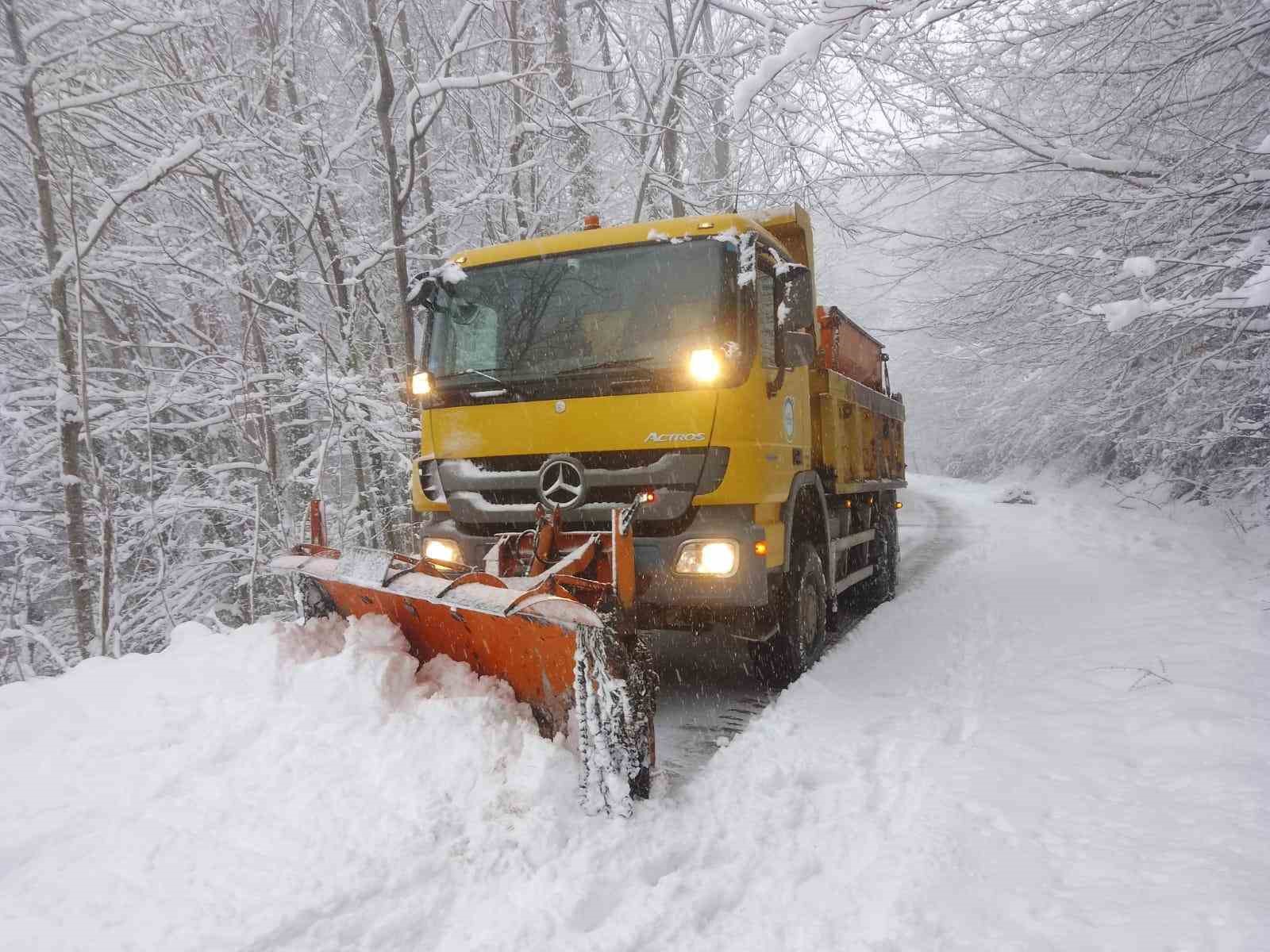 Ordu’da yükseklerde kar kalınlığı 1,5 metreye ulaştı, bir günde 358 mahalle yolu açıldı