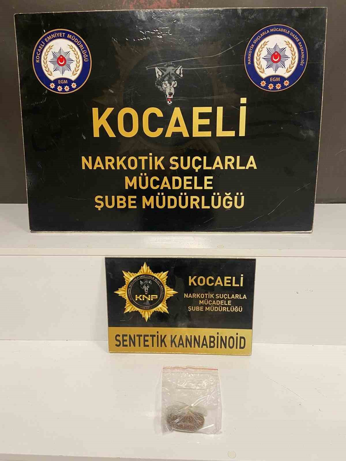 Polis uyuşturucu tacirlerine göz açtırmıyor: 5 tutuklama