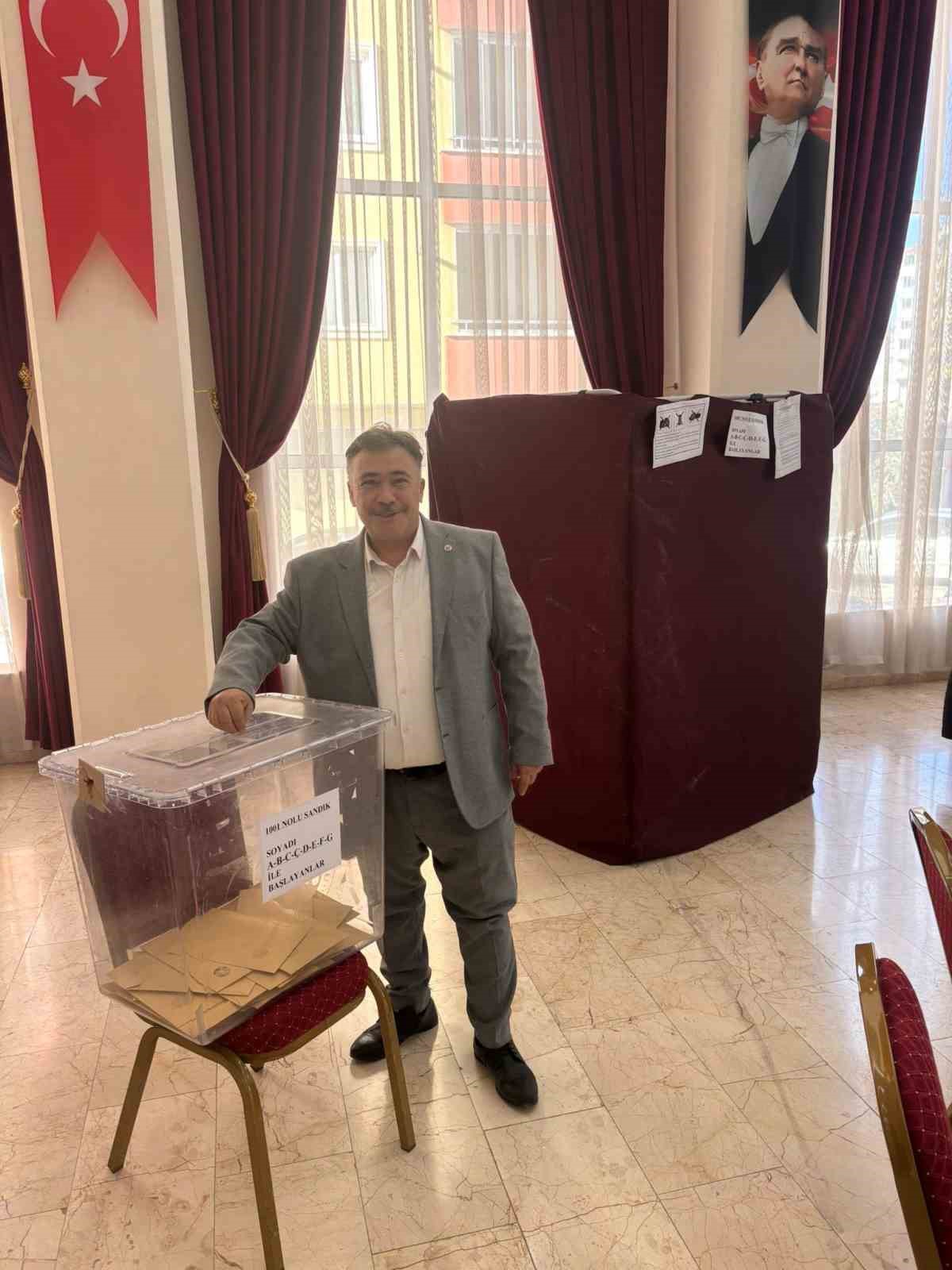 Selman Aydeniz yeniden başkan seçildi