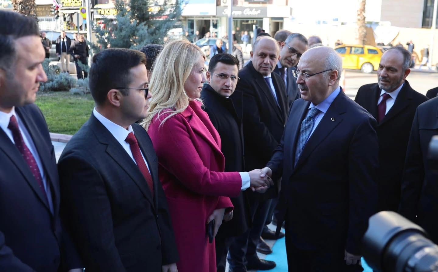 Denizli Vali Yavuz Selim Köşger göreve başladı