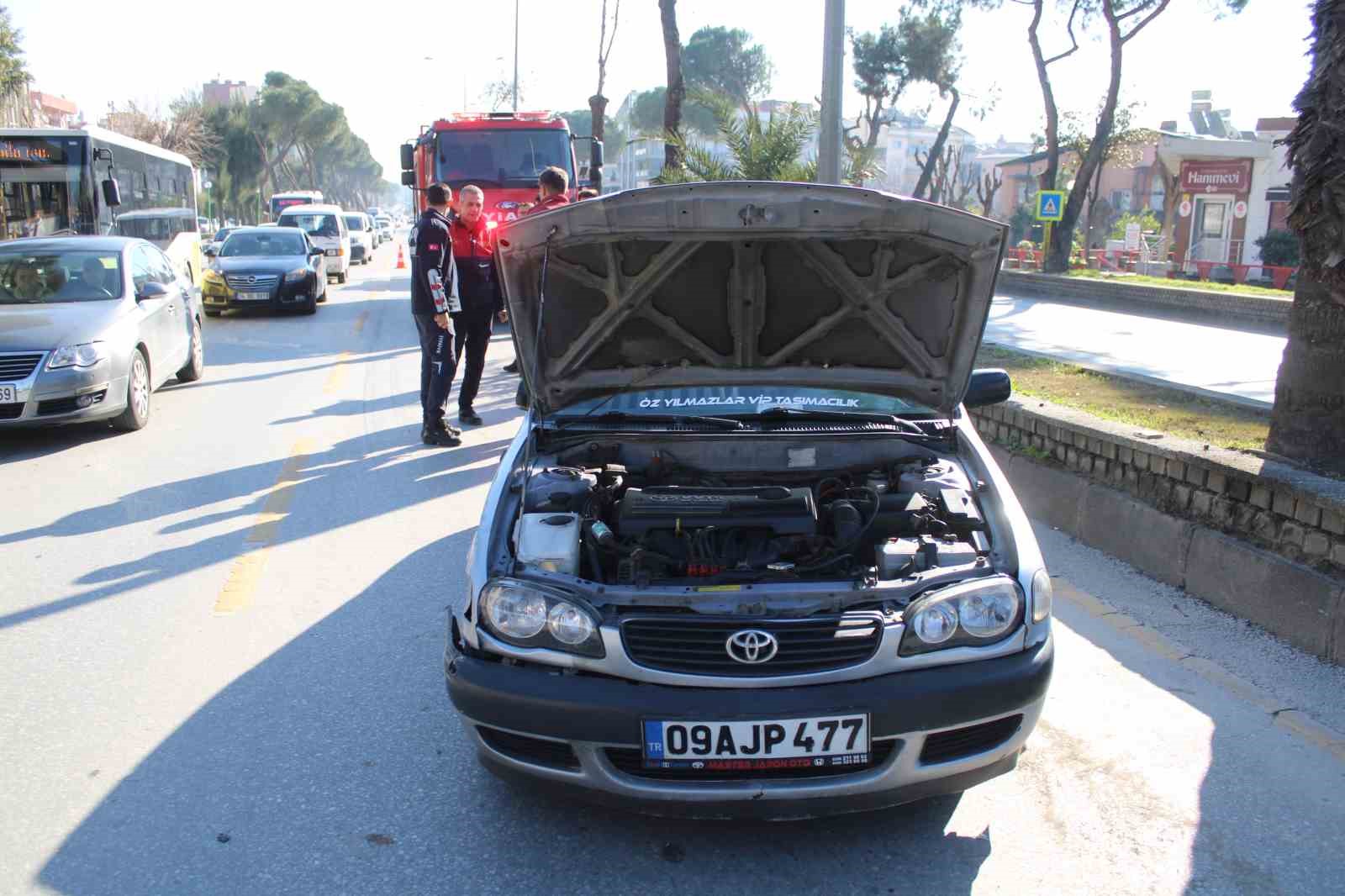 Minibüs ile otomobil çarpıştı: 1 yaralı