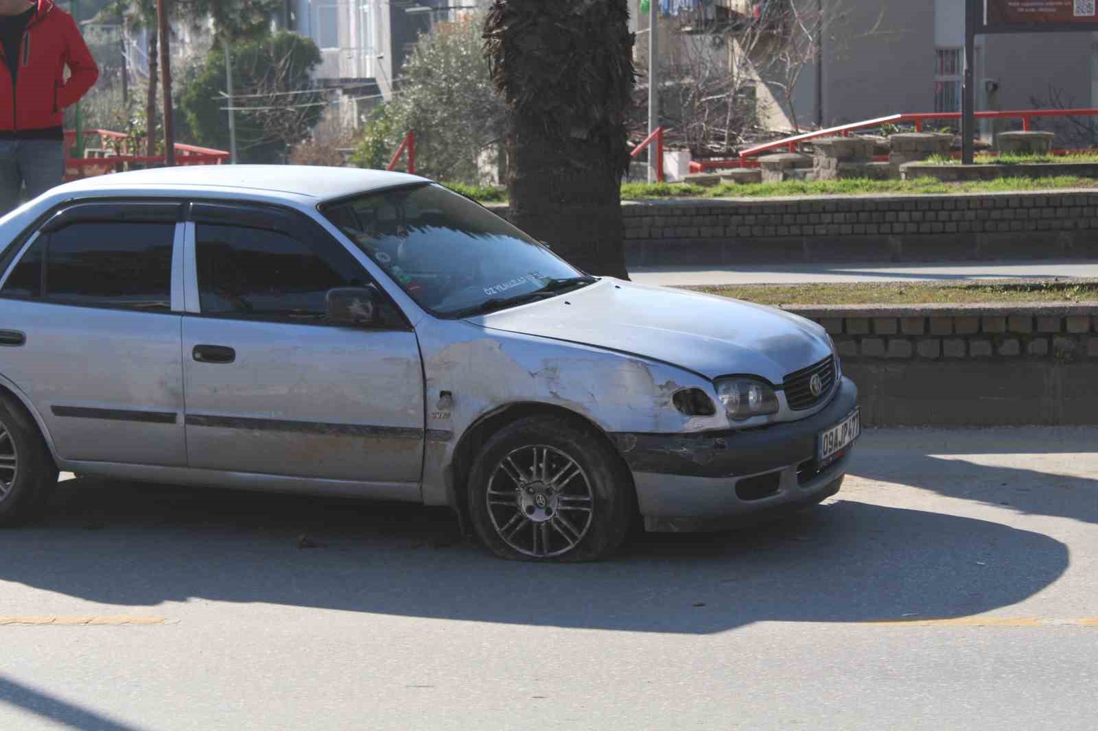 Minibüs ile otomobil çarpıştı: 1 yaralı