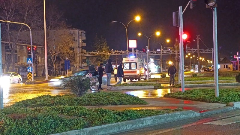 Sakarya’da otomobil ile motosiklet çarpıştı: 2 yaralı