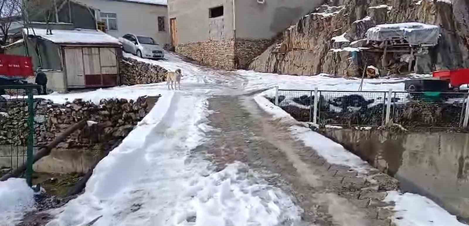 Develi’de mahalleli köprüye korkuluk istiyor