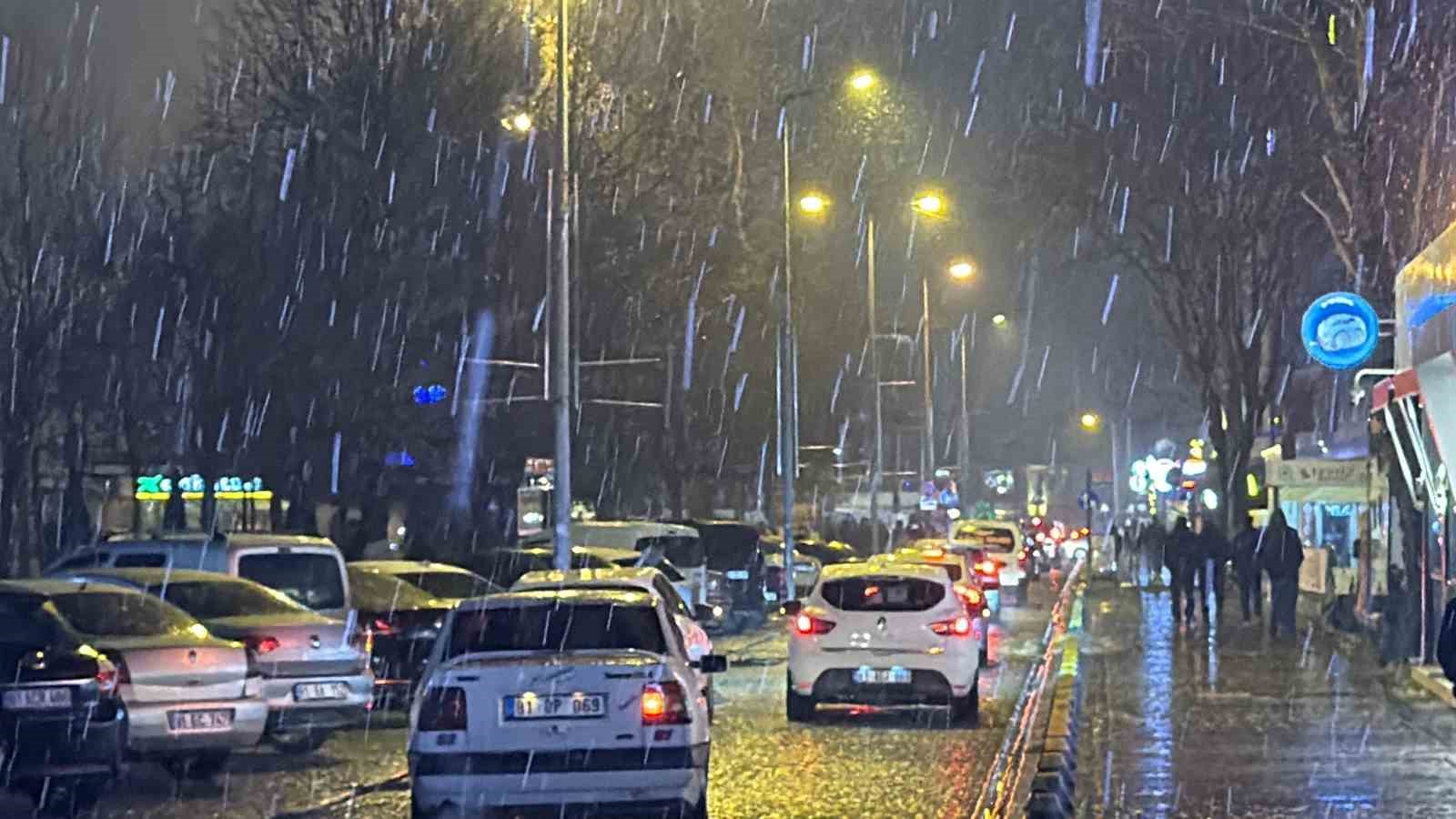 Düzce’de beklenen kar yağışı başladı