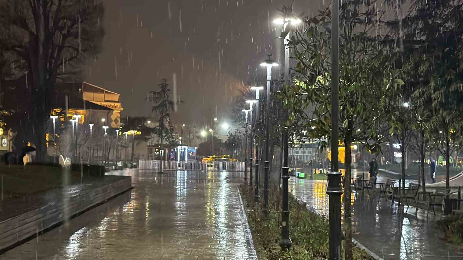 Düzce’de beklenen kar yağışı başladı