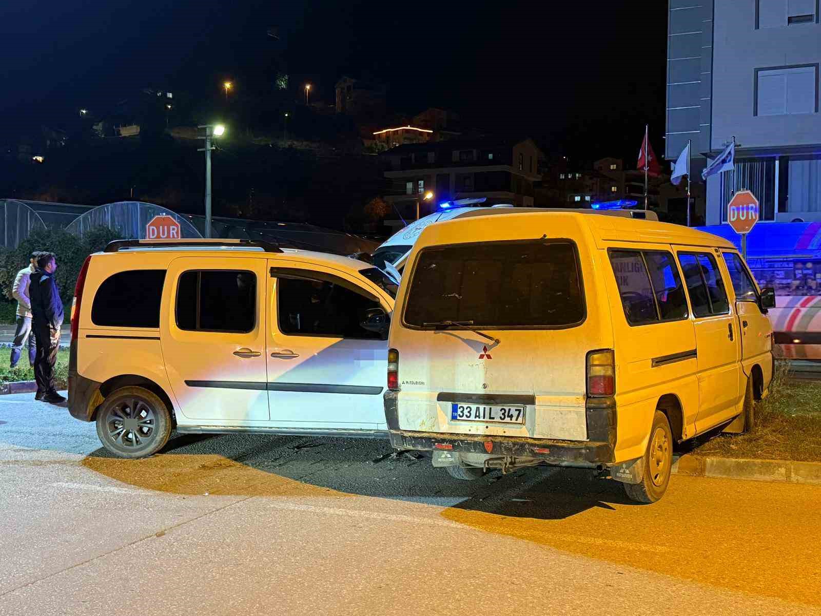 Gazipaşa’da iki kamyonet çarpıştı: 1 yaralı