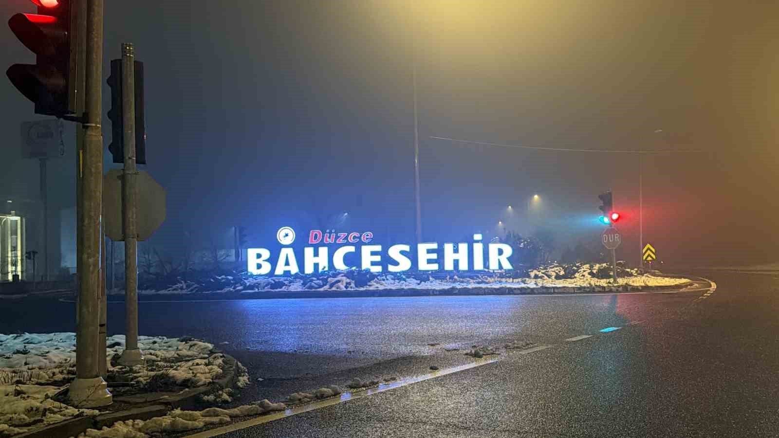 Düzce sis altında kaldı: Görüş mesafesi 10 metreye düştü