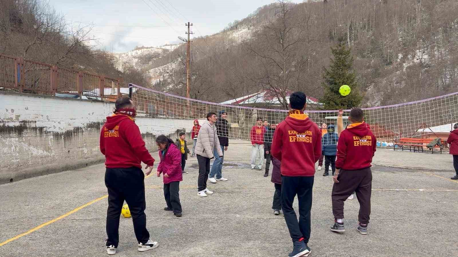Galatasaray taraftar grubundan, Giresun’da köy okuluna anlamlı yardım