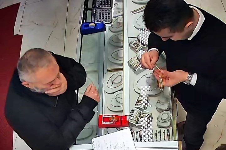 Sahte bilezikleri gerçek altınla takas etmek isteyen şüpheliye ev hapsi cezası verildi